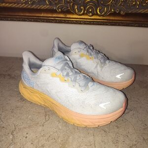 HOKA Arahi 6 Women's Athletic Shoes - Gray and Yellow